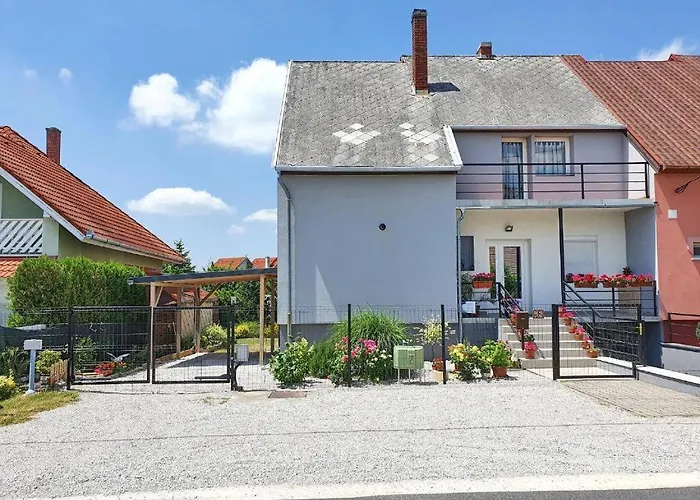 Beke Szigete Nyaralo بيت للعطل